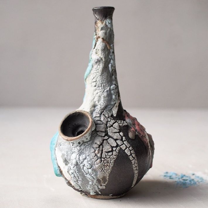 Ceramic water pipe with cool lava design