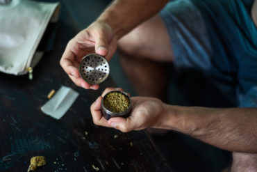 How to clean your weed grinder