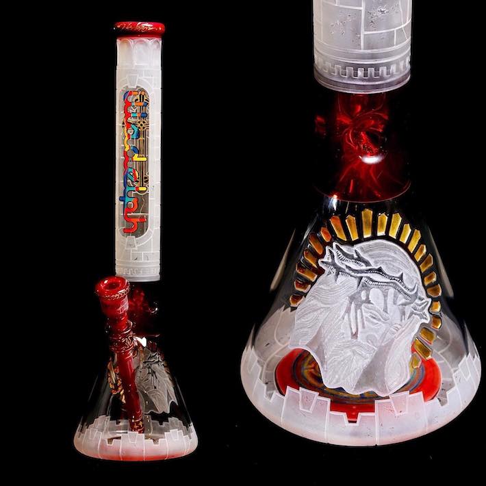 Glass bong with beautiful craftsmanship artwork