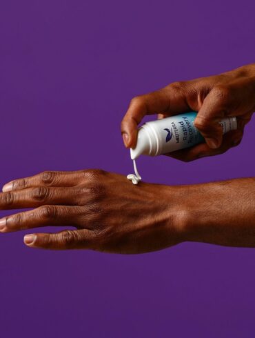 Using CBD cream on hand for pain relief